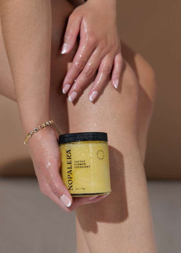 2023 mandarina scrub w model lifestyle 1 732x1024