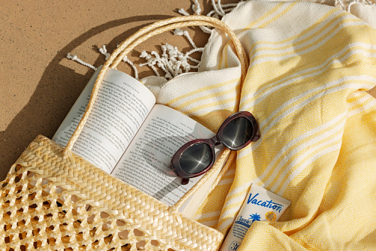 10 Essentials for the Perfect Beach Day (And Why Peepers Are a Must-Pack!)