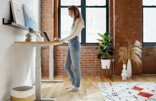 Woman standing at the Duo Standing Desk and working